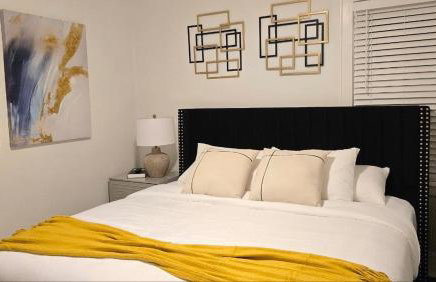 Luxury Short and Midterm Hyde Park Getaway - Photo 47