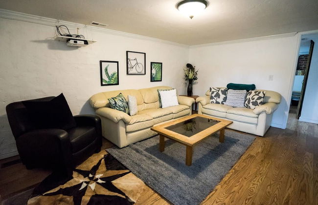 The City Park Cottage With Home Theater - Photo 9