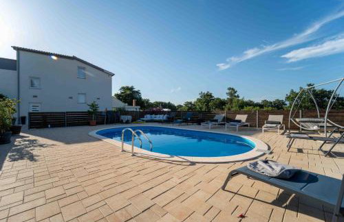 Holiday home “MARKO” with heated pool! - Photo 6