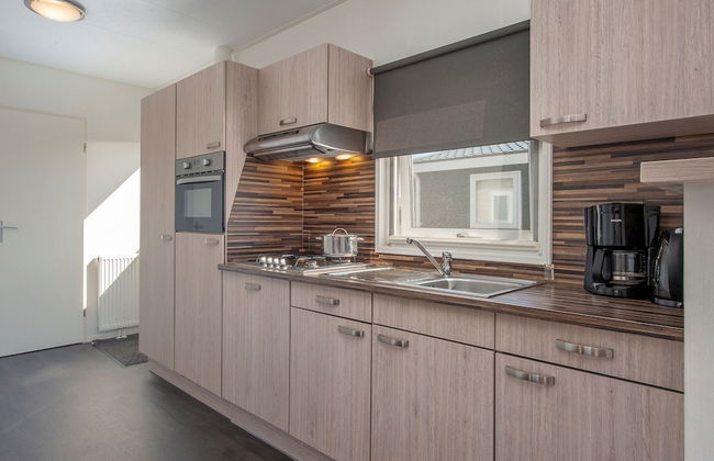 Lakeside Cottage With Boat - Photo 4