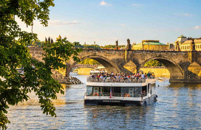 Paseo en barco por Praga - Foto 3
