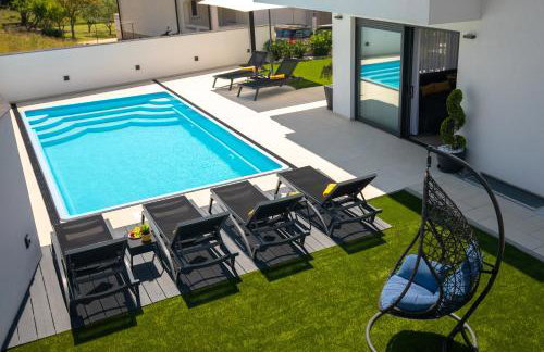 Villa Supernus II with Heated Pool - Photo 3