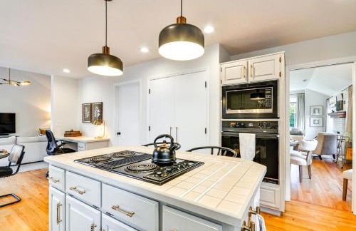 Near Shops and Cafes Beaverton Haven with Luxe Decor! - Foto 11