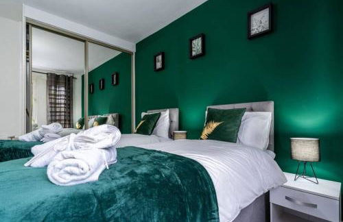 Cheerful 2 Bedroom Homely Apartment, Sleeps 4 Guest Comfy, 1x Double Bed, 2x Single Beds, Free Parking, Free WiFi, Suitable For Business, Leisure Guest, Contractors, QE Hospital, Glasgow, Near Airport & City Centre, Perfect For Common Wealth Games 2026 - Foto 7