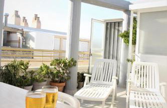 La Perla Apartment, Paradis Park, La Pineda - Ático 1ª línea - Solarium - WiFi - Piscina - Foto 1