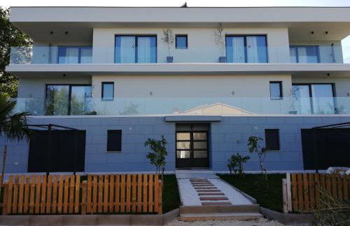 2 Bed House - Sleeps 4 - HotTub - Garden - Parking - Foto 10