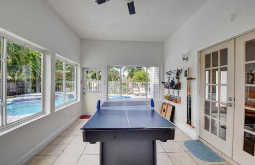 5 BR Mansion with Pool and non-heated Jacuzzi Games in Boynton Beach - Photo 27