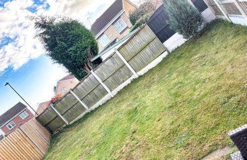 2 Bed Semi - Sleeps 4 - Private Garden & Parking - Quiet Cul De Sac Location - Dog Friendly - Fast Wifi - Close to Motorway Access - Foto 31