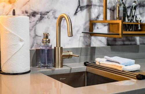 Rooftop Patio, Hot Tub and Games City Escape - Foto 31