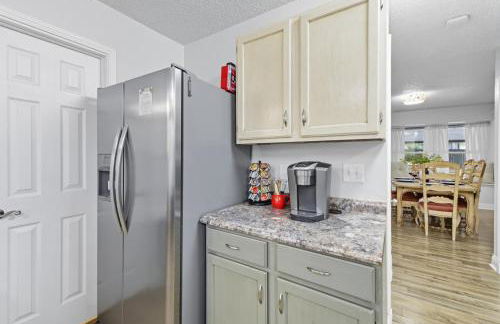 Luxe Family Escape with Games Hot Tub and Yard - Foto 16