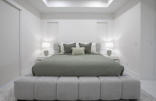 KING BED - FREE Pool Heat - 85 in TV - 4BR Villa - Foto 58