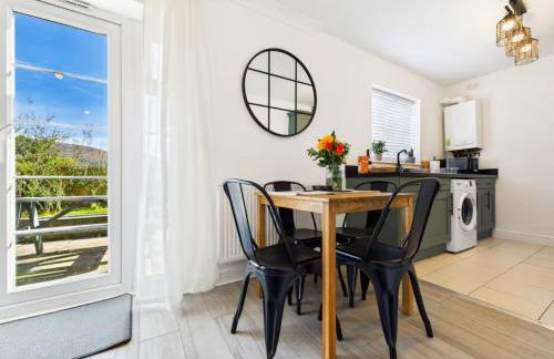 2 Bed Home Port Talbot - Perfect For Contractors & Families - Photo 15