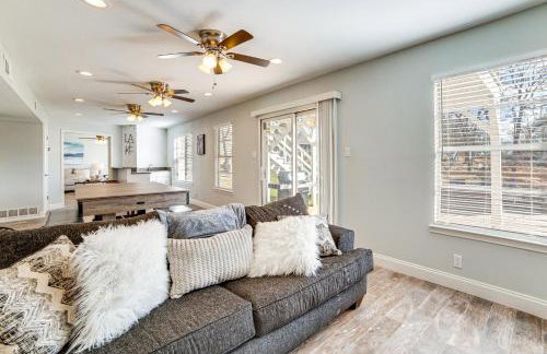 Lakeside Retreat Large Spacious Home with Game Room - Photo 22