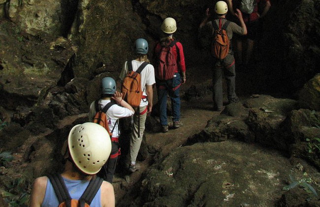 Súper camping: Aventura en una cueva durante la noche en Ian Anderson's Caves Branch Lodge - Foto 1