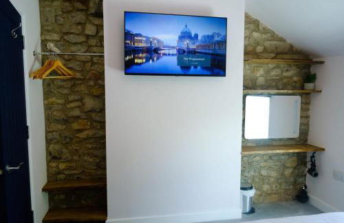 The Wave Cottage - 3 Bedroom with off road Parking for 3 Cars or Vans & EV point - Photo 41