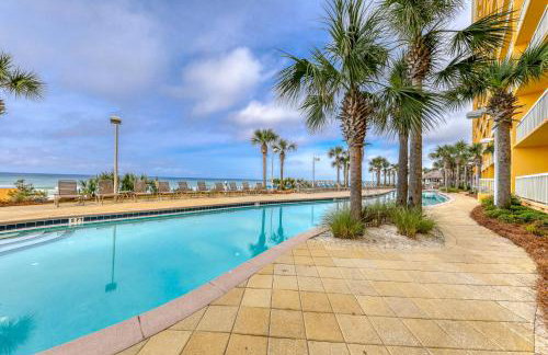 High-rise condo with pool & ocean views - walk to the beach - Foto 10