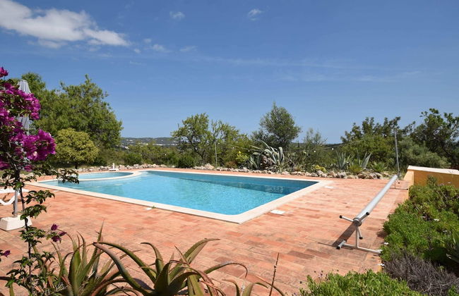 Elegant Loule Mansion With Pool - Photo 23