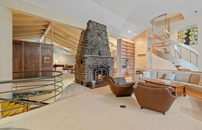 Massive Home w Sauna Pools Hot Tub Fireplaces - Photo 15