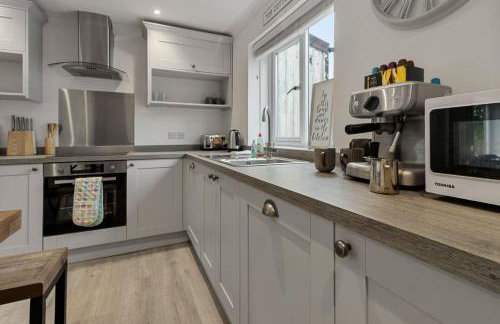 Tor Cottage -No Commercial Sign written Vehicles, Private Hot Tub , 2 Dogs Max,Fishing Nearby & Communal Swimming Pool ,Pool open April to September - Foto 15