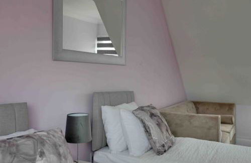 Elizabeth II Five Bedroom Spacious Home - Foto 8