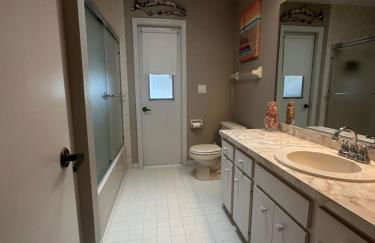 Heated pool with canal views - Foto 32