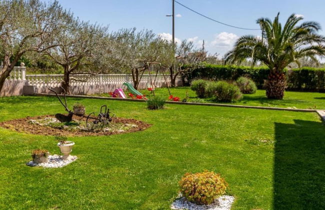 Peaceful Murvica Villa Pool, Garden, and Modern Comfort - Photo 24