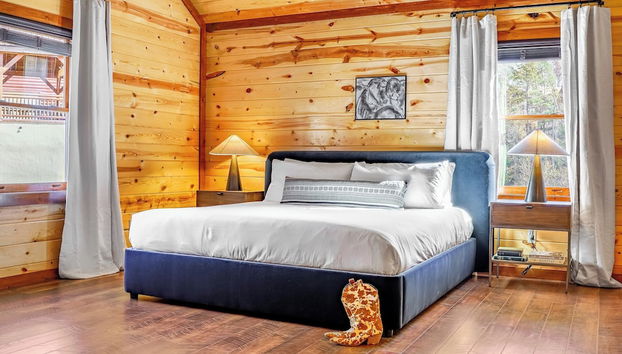 Daybreak by Avantstay Sleeps 18 Cabin + Pool/spa - Foto 3, Habitación