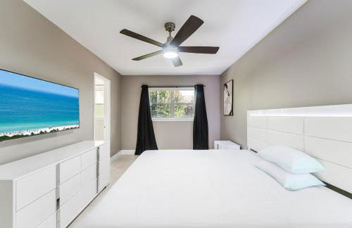 Modern Boca Condo Near FAU - 2 KING BR, Pool - Foto 15