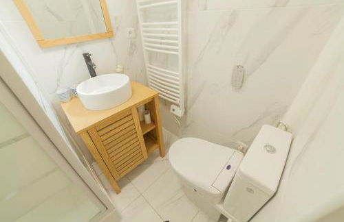 PRESTIGELOC - 3 Studios au Choix - 2 avec Sauna privé gratuit, 1 avec 3 Couchages, Centre-ville - Foto 23