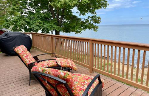 Cozy LAKE ONTARIO WATERFRONT Breathtaking Views! - Foto 20
