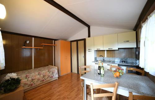 Bungalow in Ferienresidenz mit Pool - Foto 10