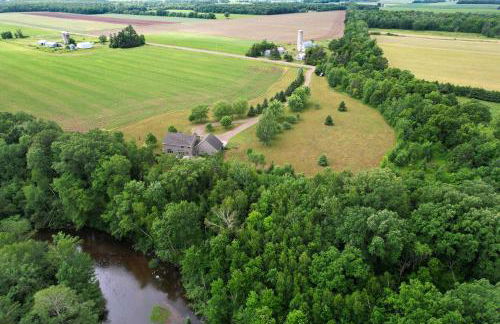 Riverfront Bliss in Rice Lake Deck, Grill and Hike! - Foto 44