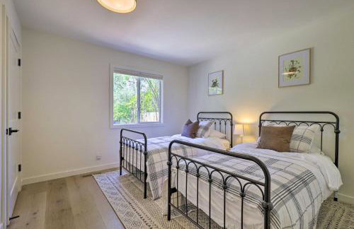 Luxe Wine Country Getaway with Vineyard Views - Foto 22