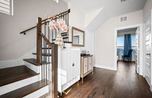 Stylish 4BR Lake House - Foto 30