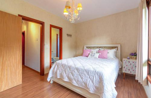 Linda casa em Canela - Jardim, Lareira e Conforto! - Foto 18