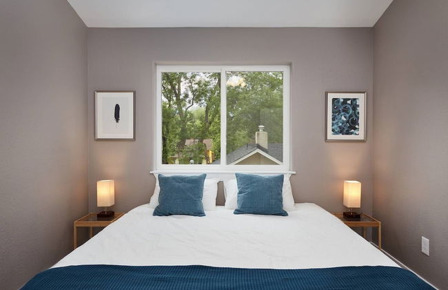 Treetop APT Café Olympic Center & Dwntwn - Photo 3