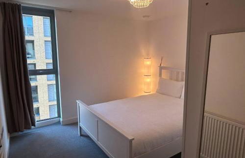 Central 1-Bed Apt for 4 Close To Transport Shops - Foto 13