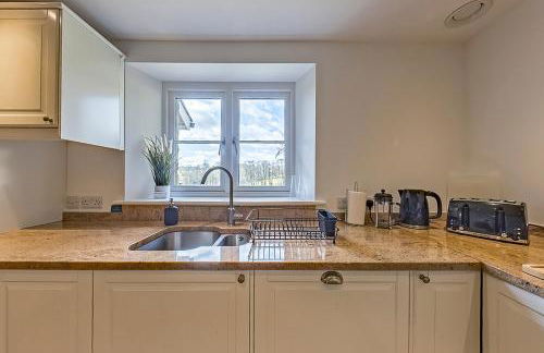 Stunning Barn Conversion with HOT TUB and ALPACAS - Ty Cerrig Barn - Photo 48