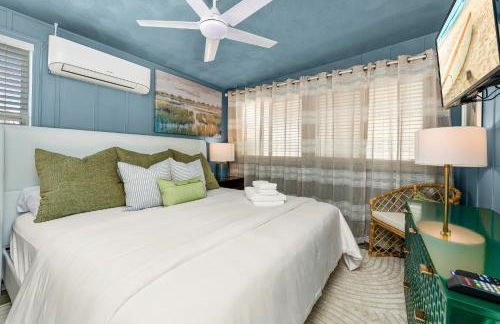 Walk to Beach, Heated Pool, Dog-Friendly, Firepit - Foto 26