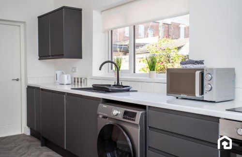 Vacant Nests The Fredrick Close to sea front - Photo 15