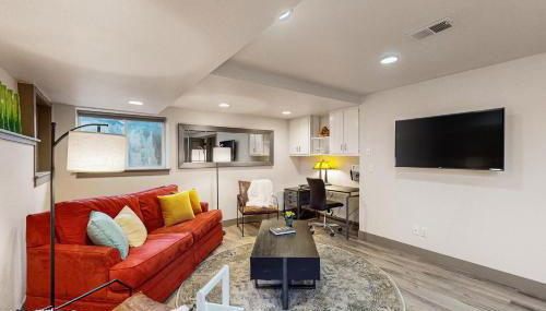 Easy Commuting! Renovated Greeley Apartment - Photo 3