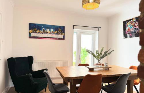 New Spacious 4 Bedrooms 5 Beds House Sleeps 8! - Foto 16