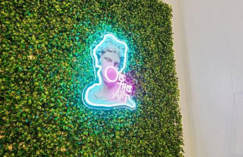 Comfort, Fun, & Charming - 5BR Oasis with Pool - Foto 25