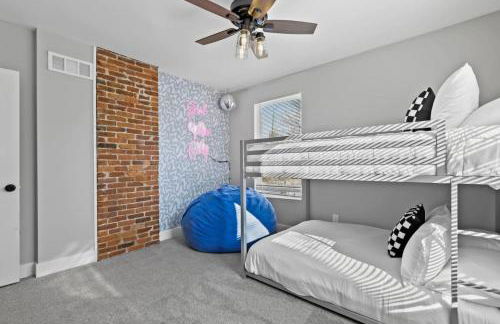 Massive home downtown with Hot Tub - Foto 19