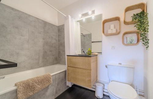 Les Elfes - avec entrée autonome, clim neuve, jardin, parking privé & gourmandises offertes ! - - Foto 13