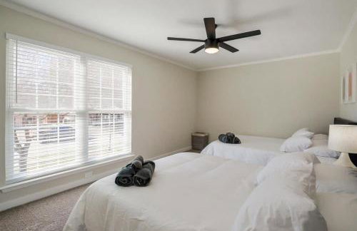 Perfect Getaway Home w Pool Jacuzzi Cinema Room - Foto 25