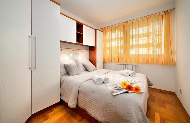 Cityscape Comfort Apartment With Garage - Happy Rentals - Photo 1