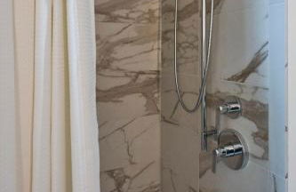 Lux Apts with Lake Views and Top Amenities - Foto 67