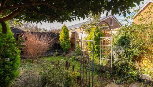 Modern 2BD Victorian Home Near Town Centre - Foto 4, Garden