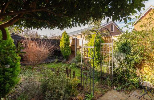 Modern 2BD Victorian Home Near Town Centre - Foto 4